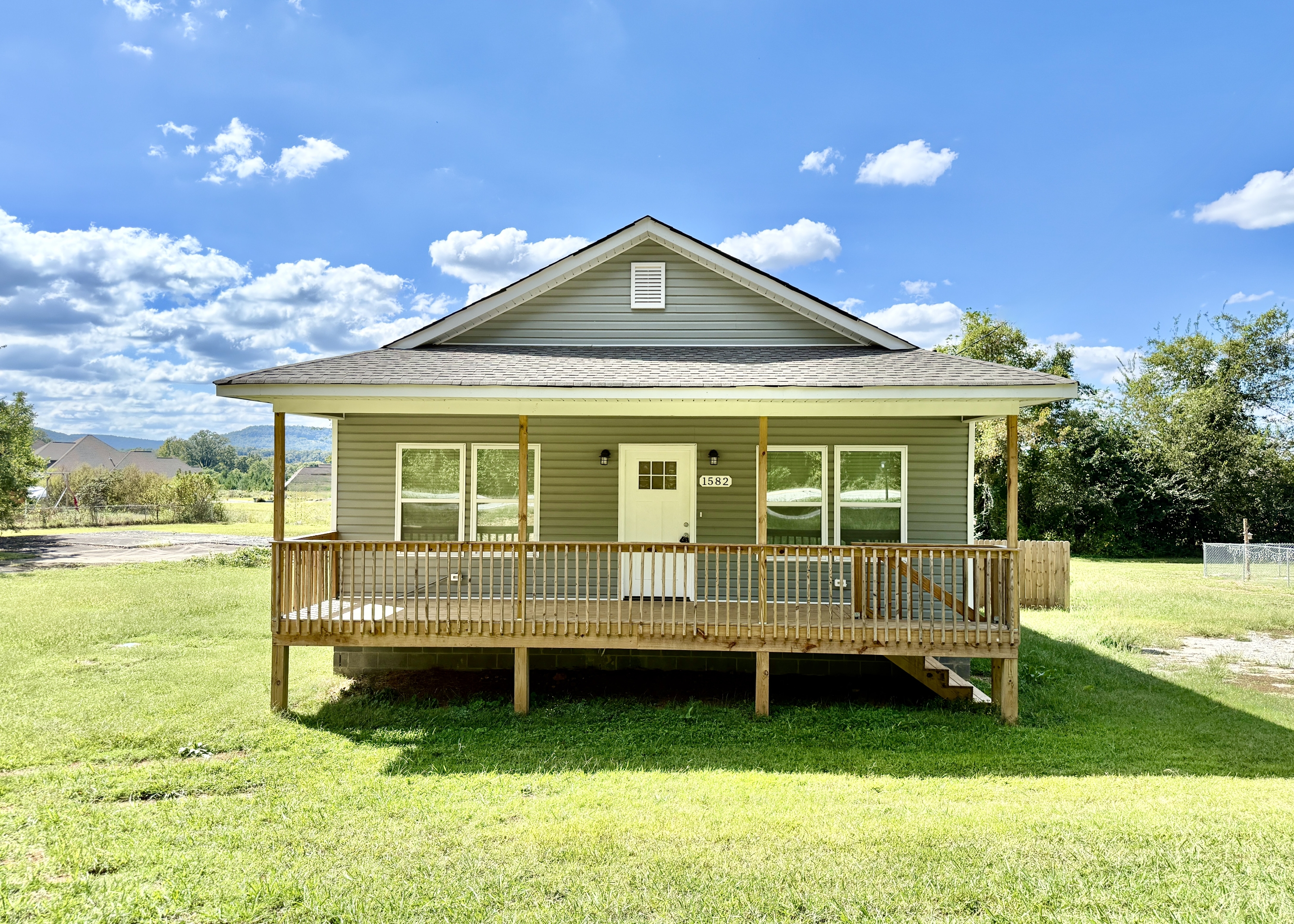 Huntsville House: 1582 Hobbs Island Rd SE