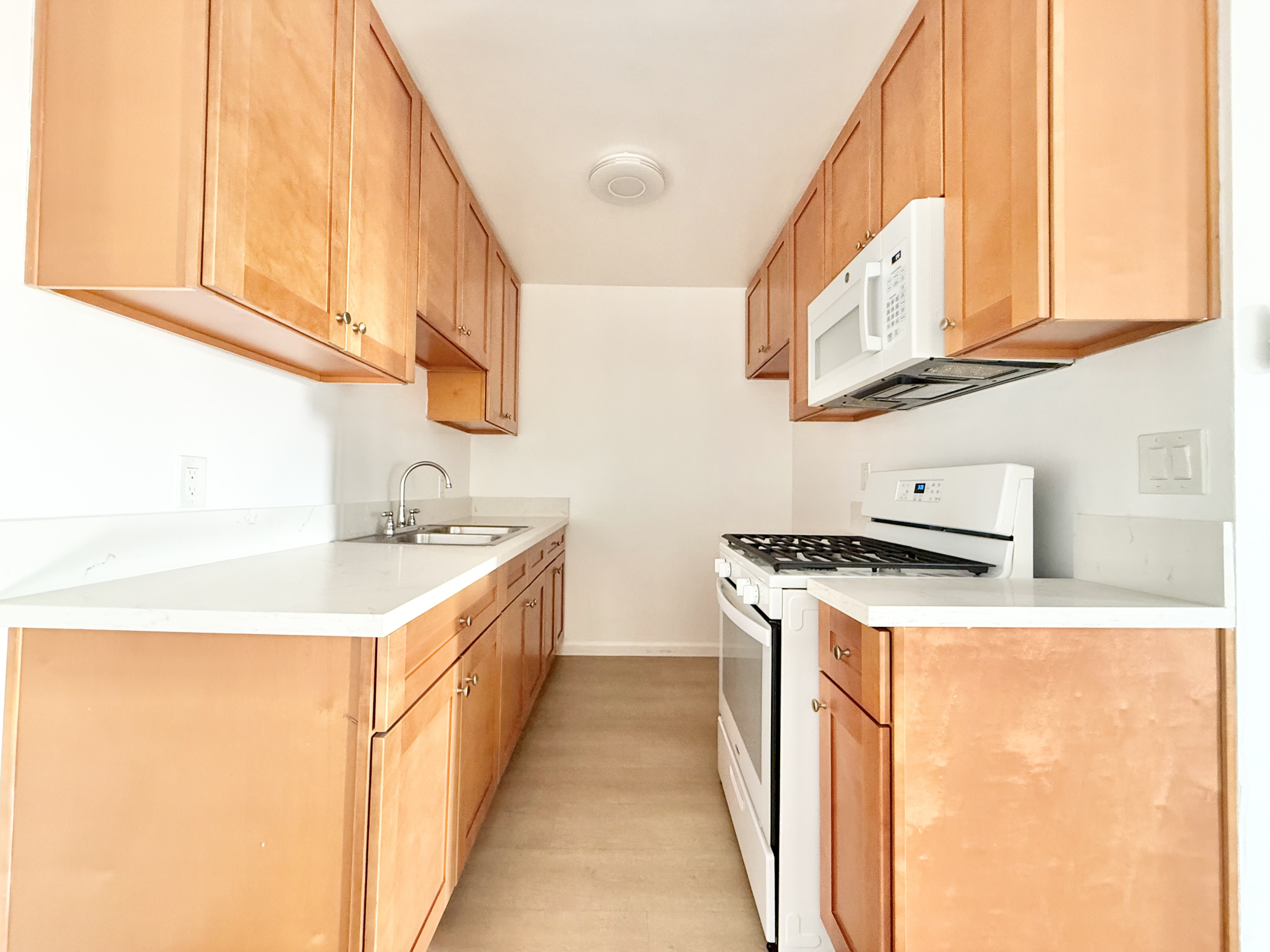 Los Angeles Condo: 837 Beach Avenue