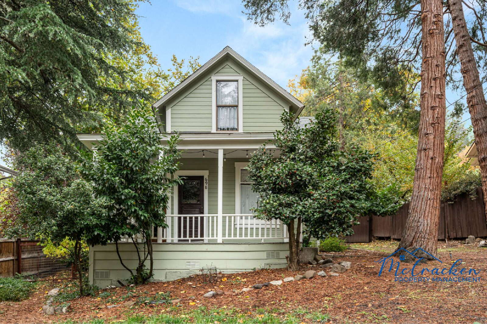 Ashland House: 698 Ashland St