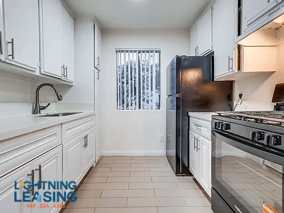 Panorama City Condo: 14662 Rayen Street