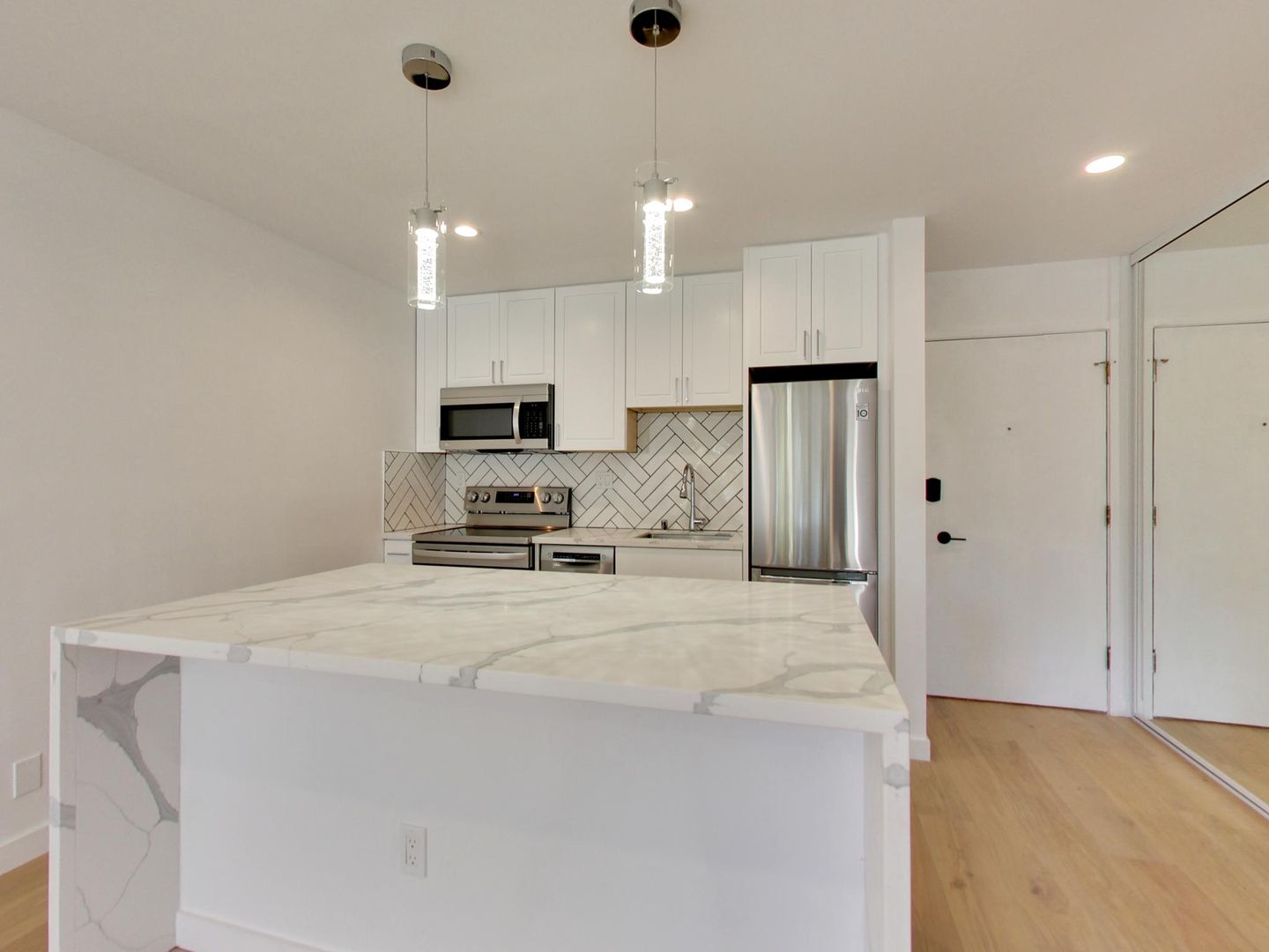 Burlingame Condo: 1500 Newlands Avenue