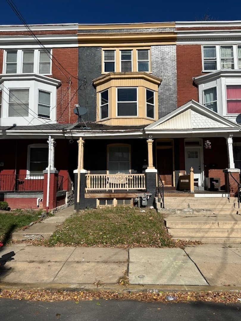 Lancaster Condo: 735 E Chestnut St -