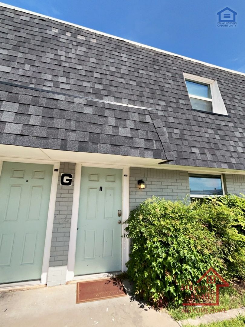 Lawton Apartment: 2110 NW Lindy Ave