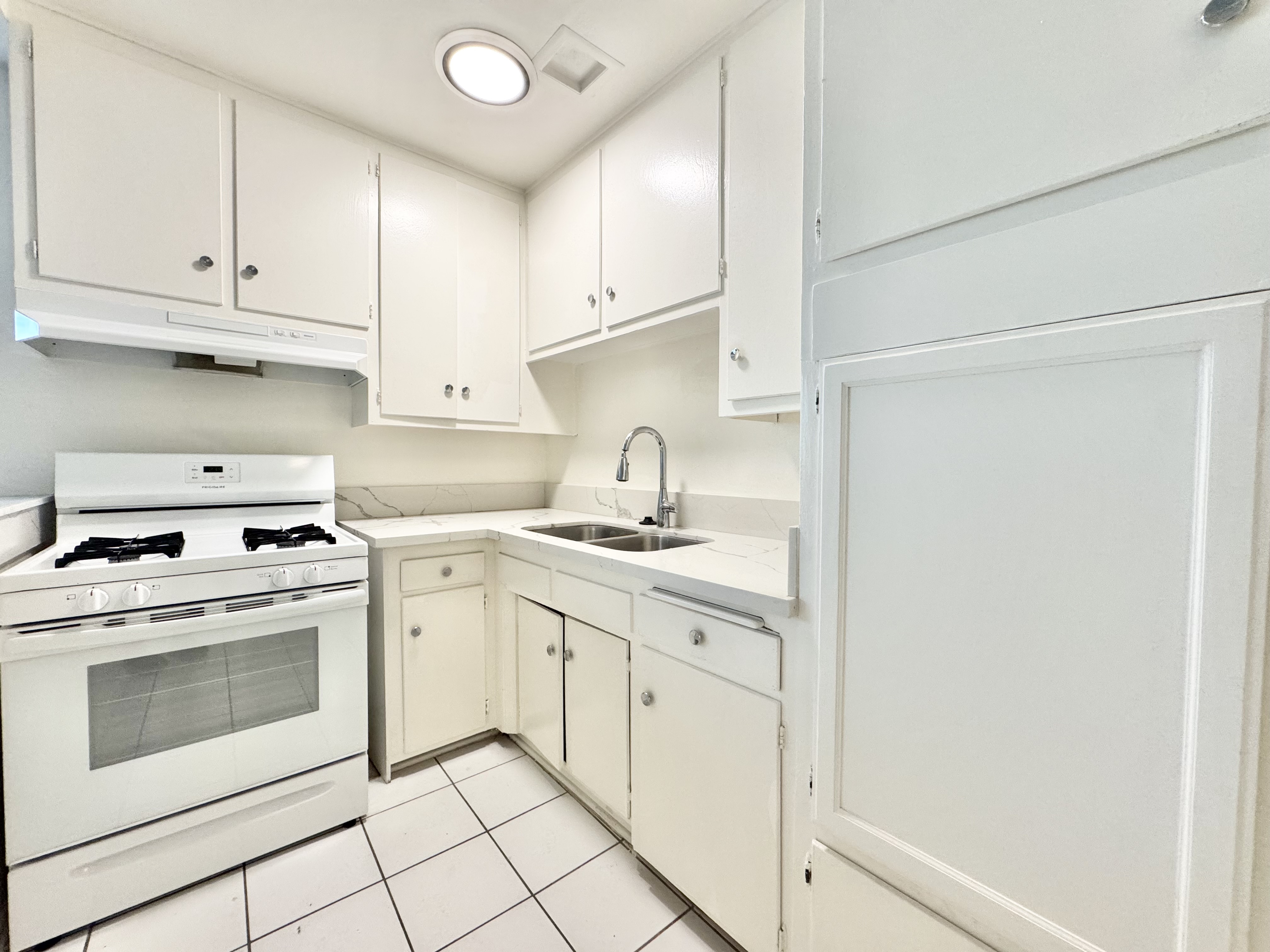 Los Angeles Condo: 3718 Mentone Ave