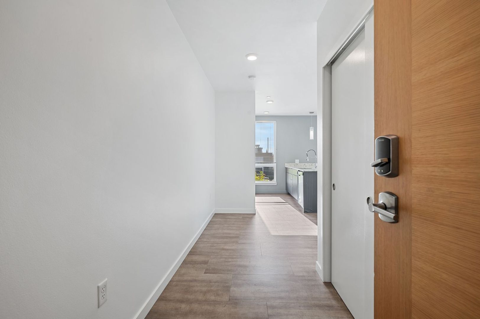 Seattle Apartment: 3200 16th Ave W