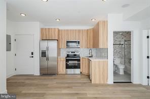 Philadelphia Townhome: 2000 N Front St