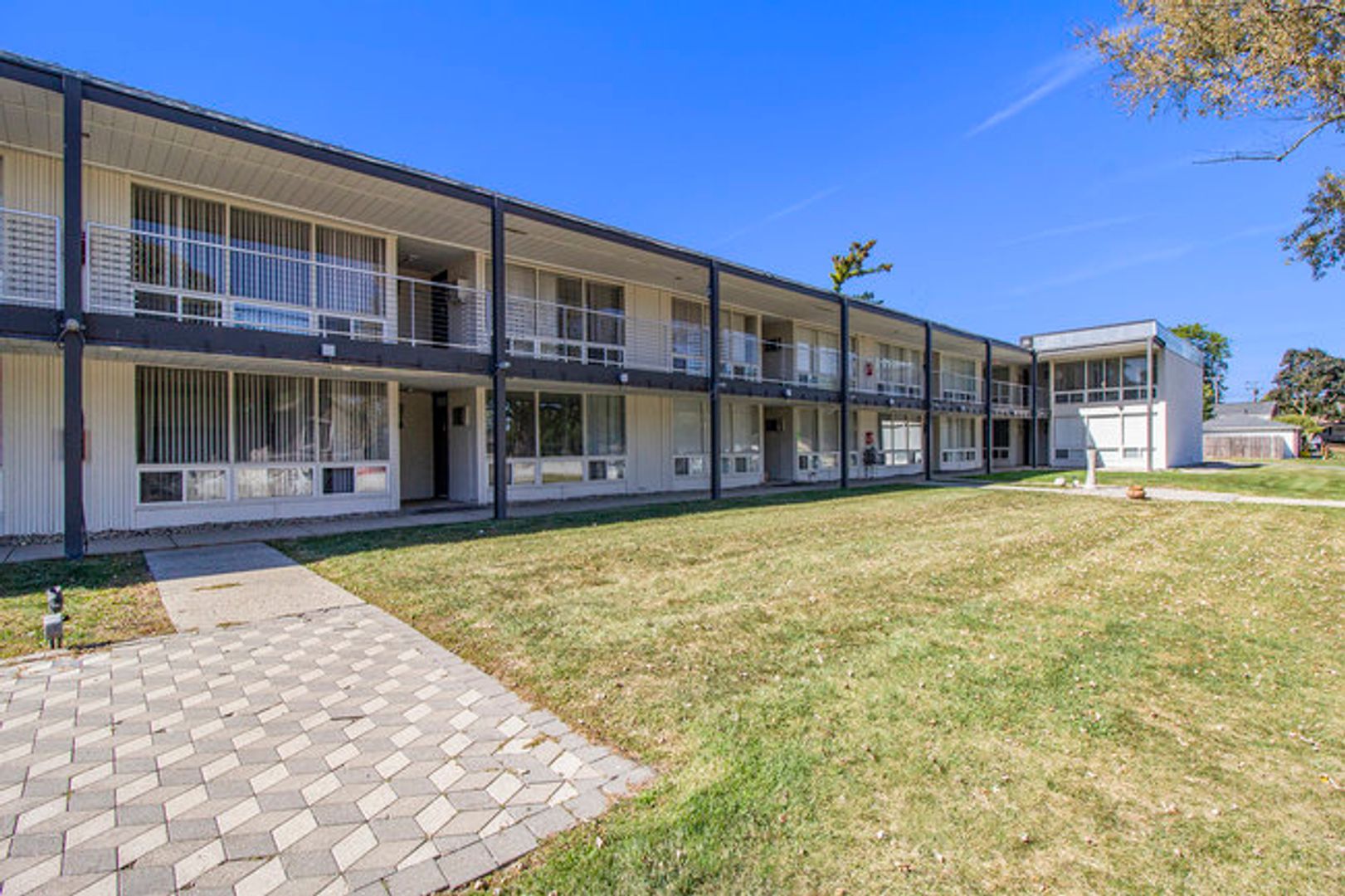 Royal Oak Apartment: 3415 Fairmont Rd