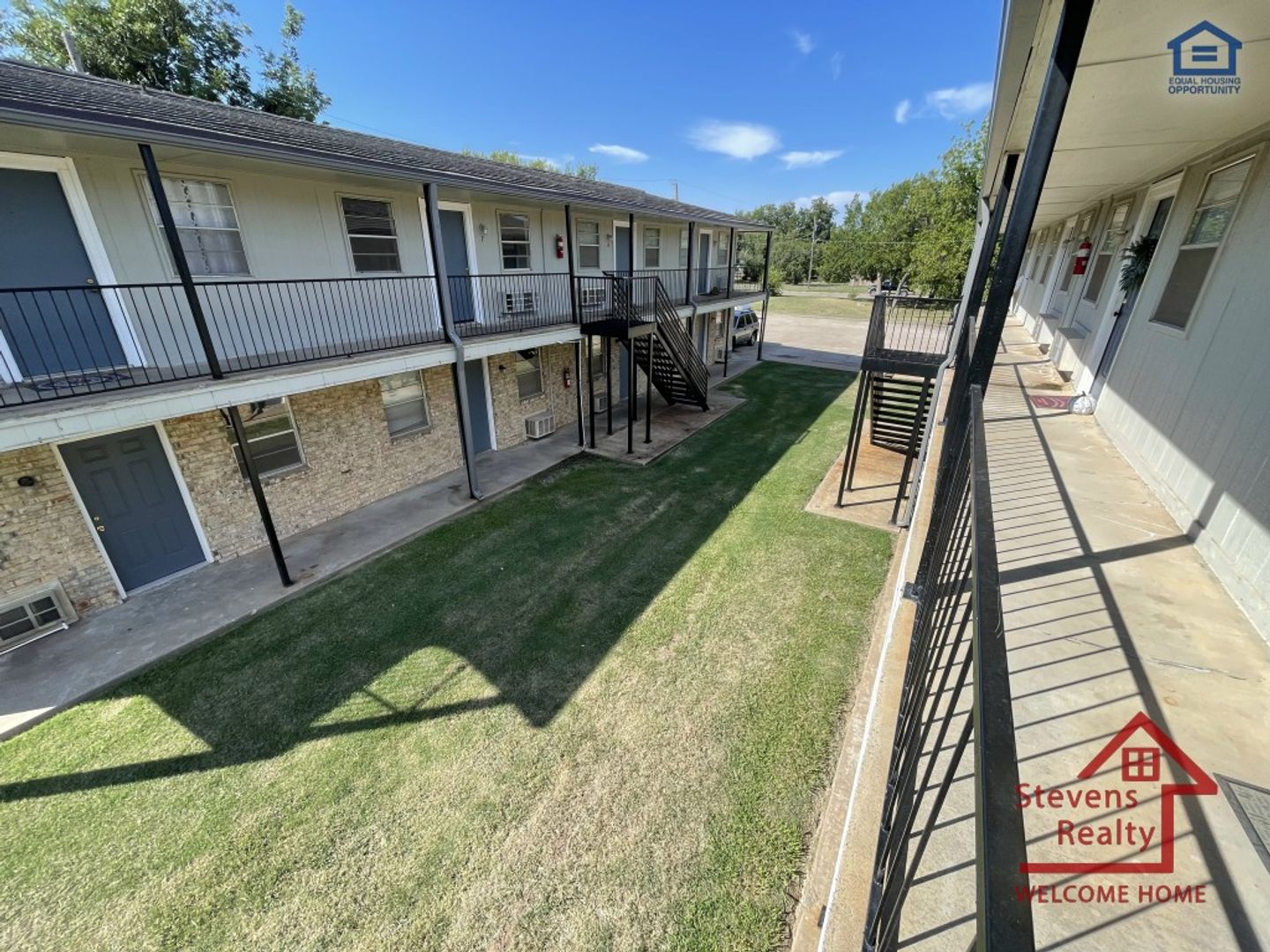 Lawton Apartment: 1502 NW Kingsbury Ave