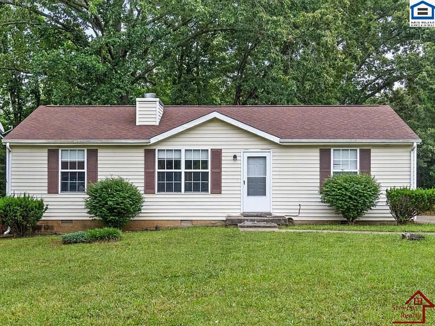 Clarksville House: 1907 Roan Dr