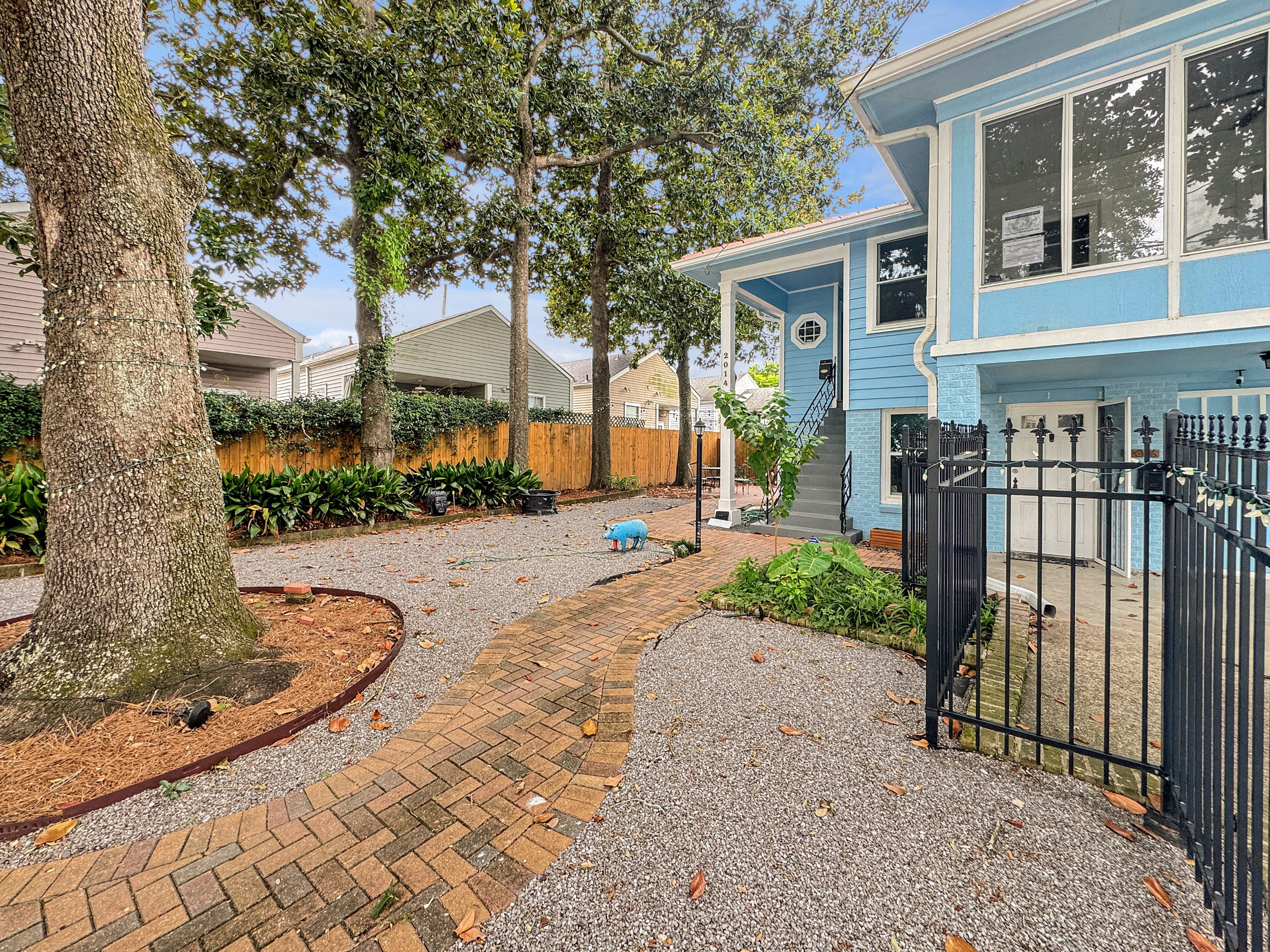 New Orleans Condo: 2014 Lowerline St