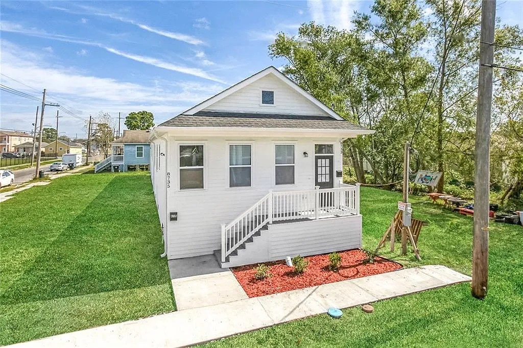 New Orleans House: 8733 Olive St