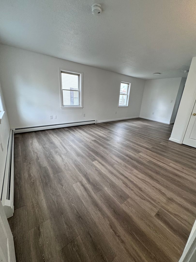 Lowell Condo: 17 Basset Street