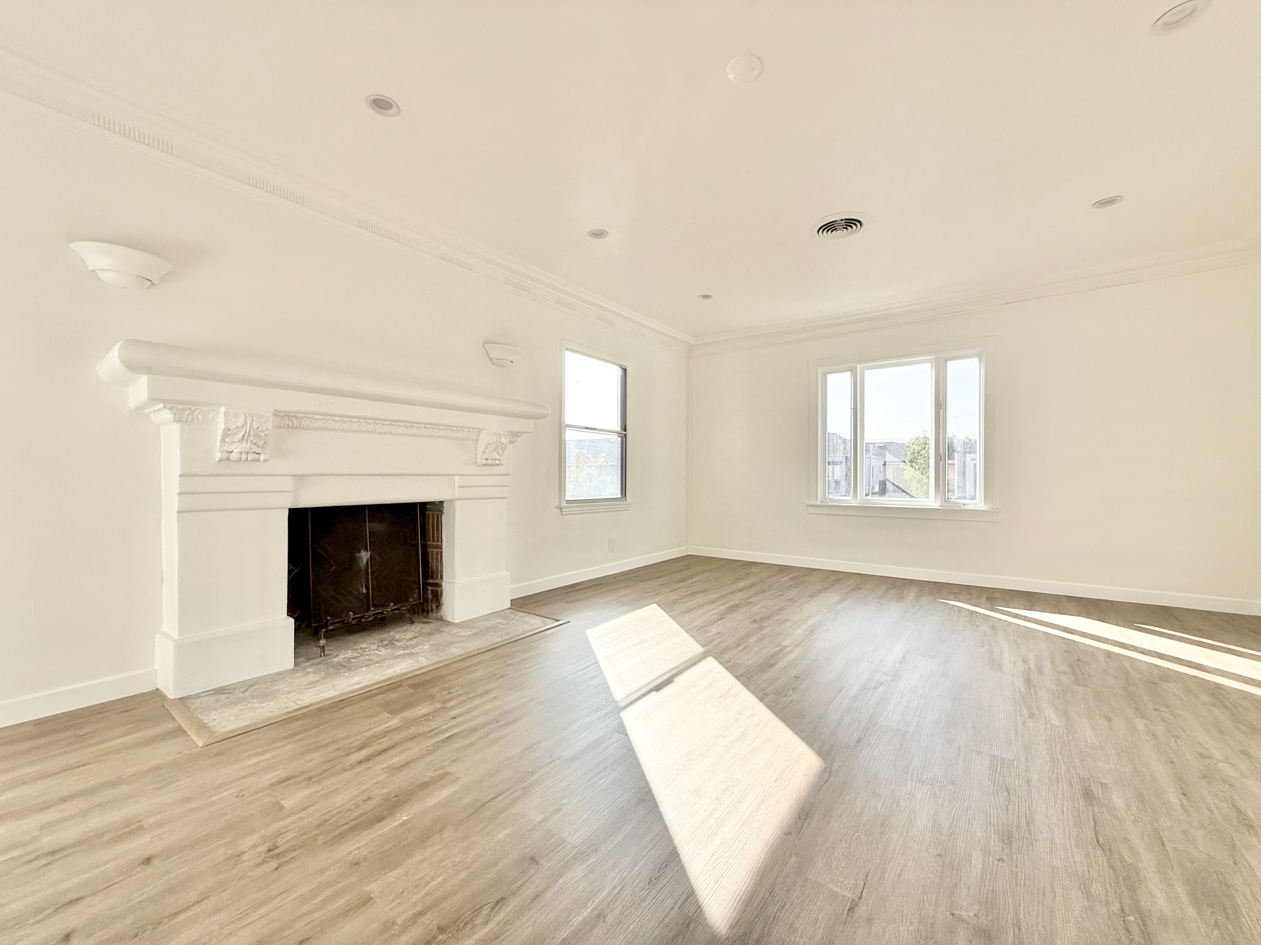 Los Angeles Condo: 336 N Gardner St