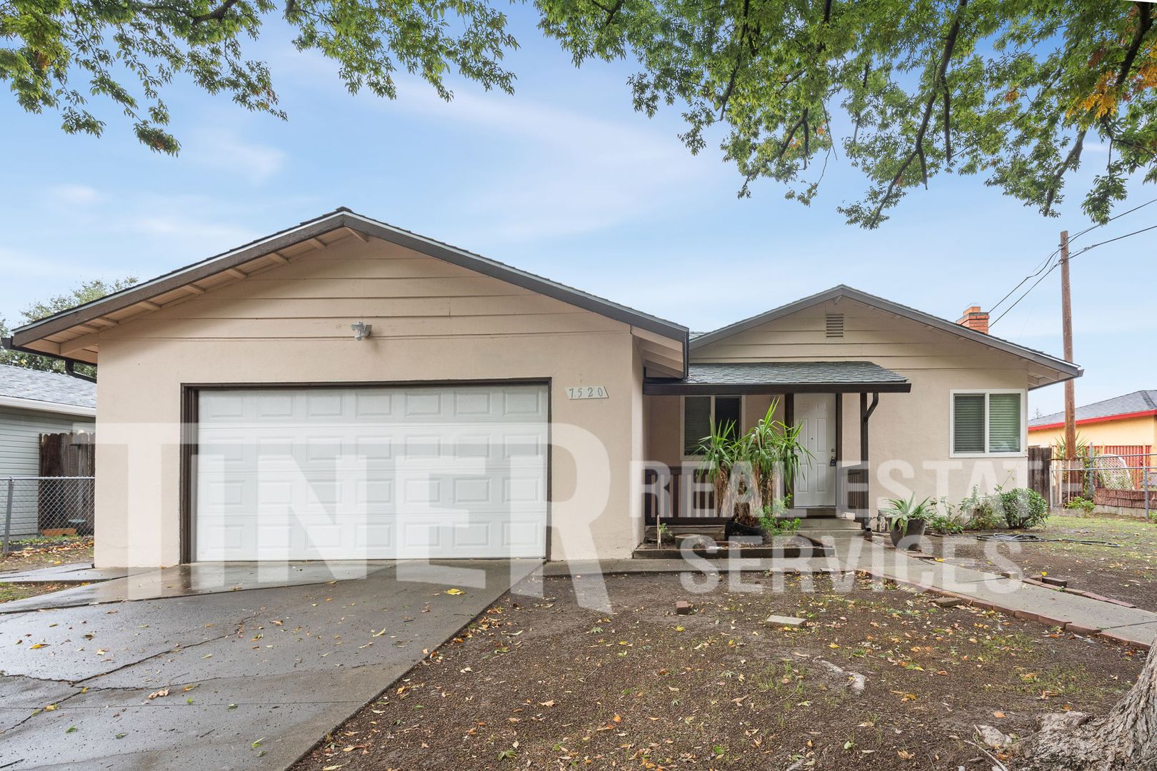 Sacramento House: 7520 Schreiner St