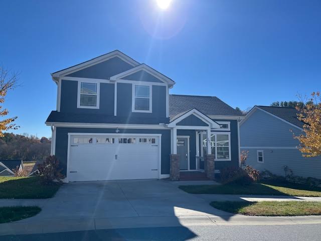 Hendersonville House: 111 Leyland Circle