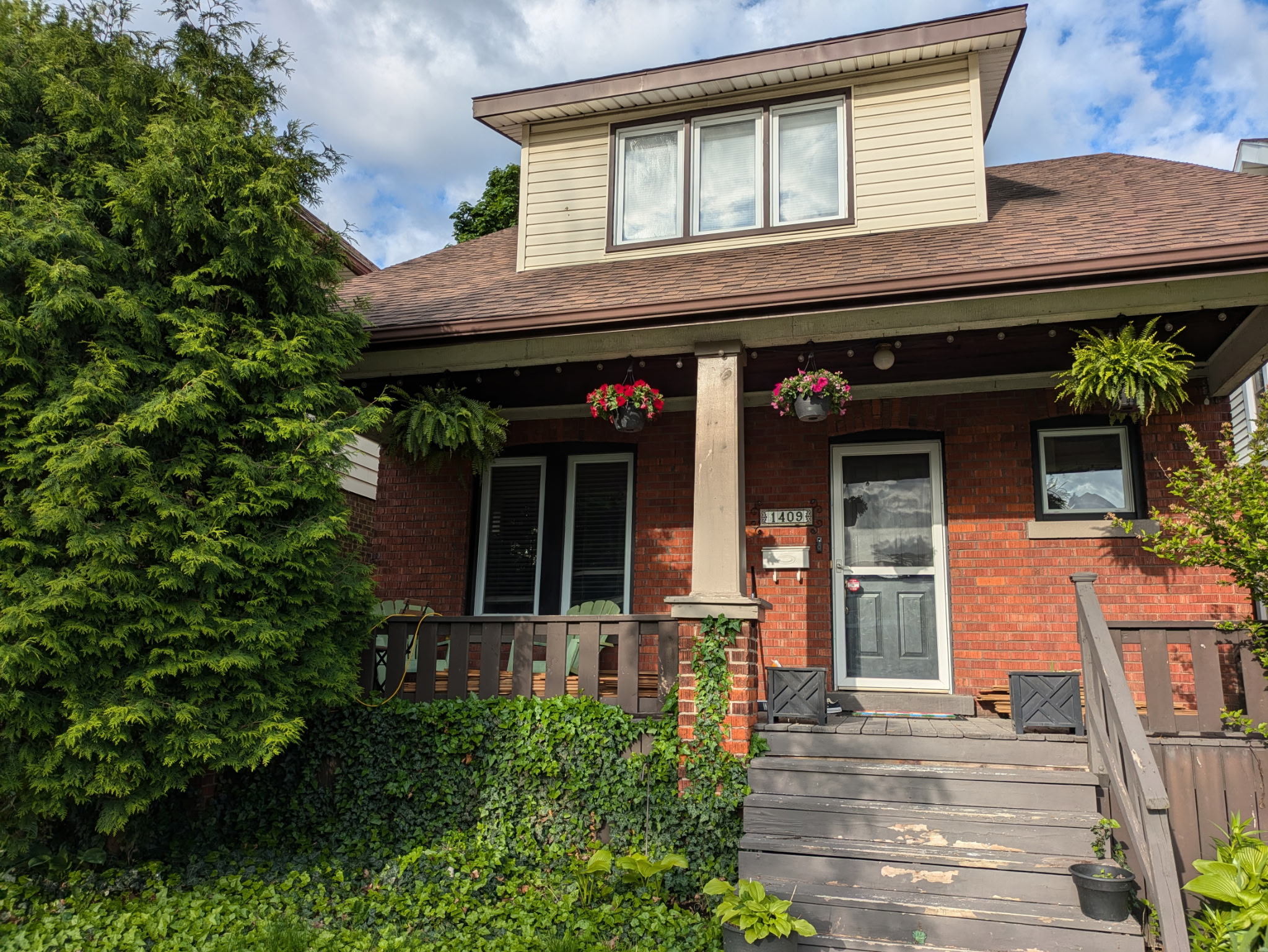 Windsor House: 1409 Marentette Ave