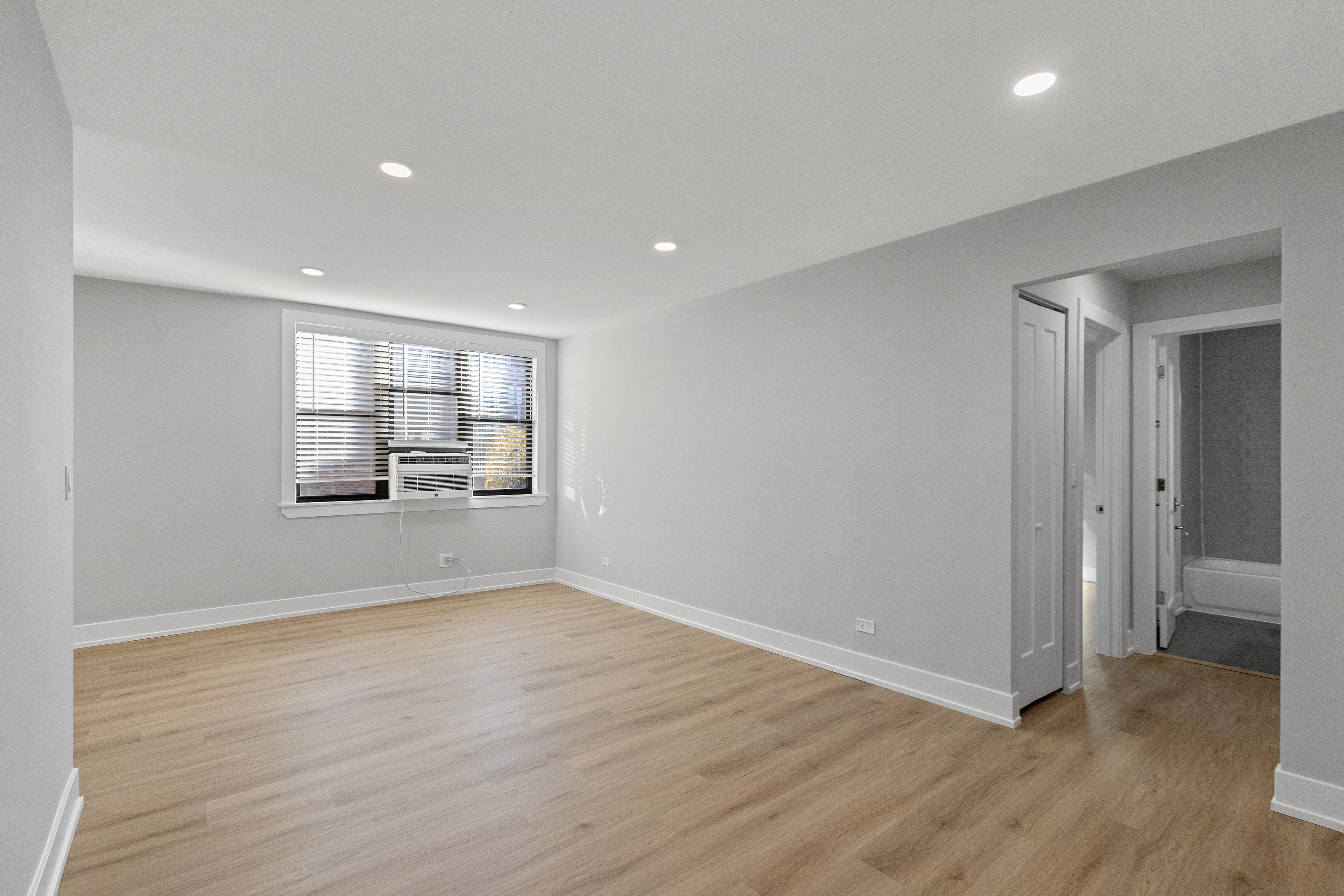 Chicago Condo: 530 W Aldine Ave