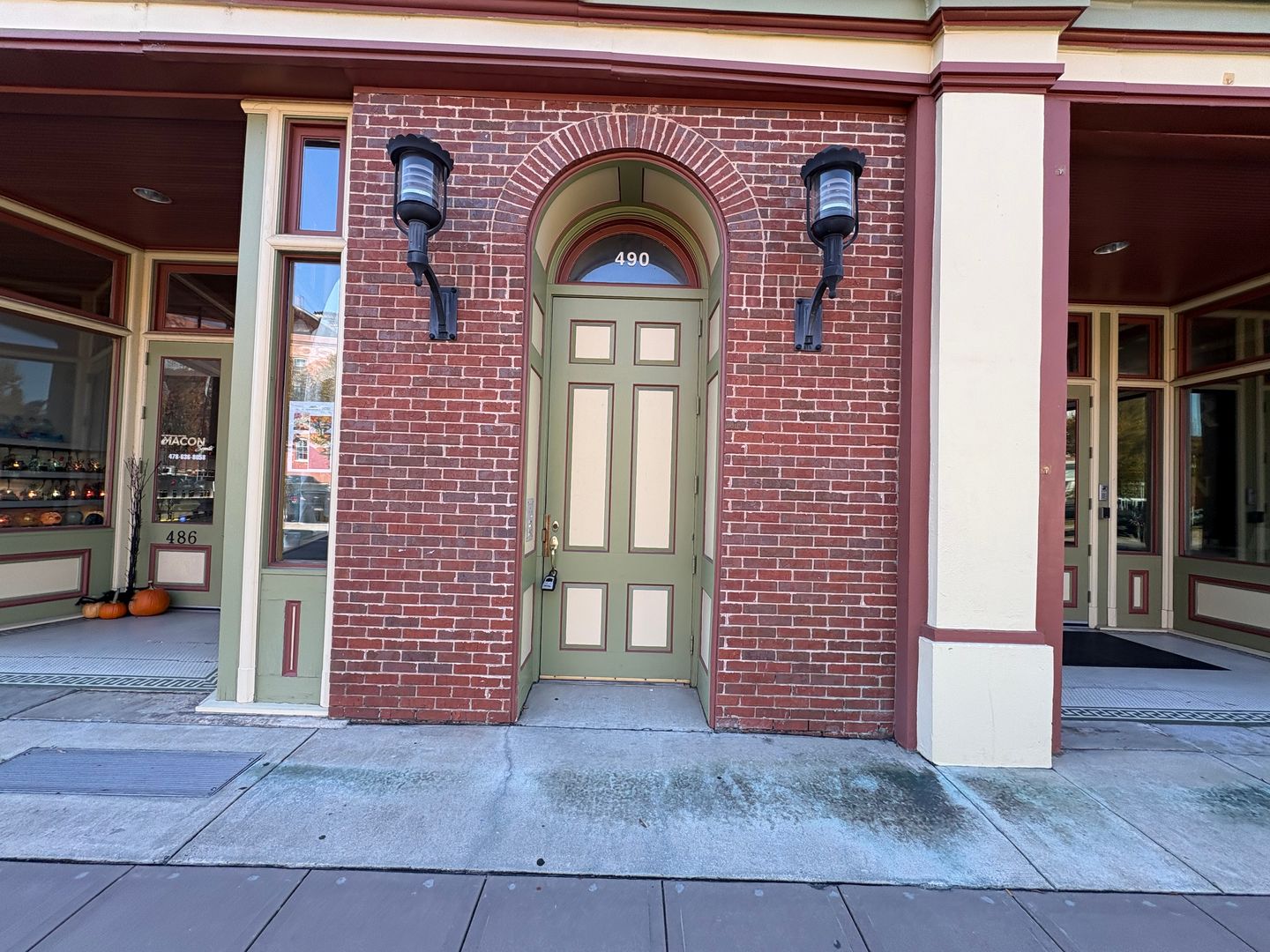 Macon Condo: 490 Poplar Street