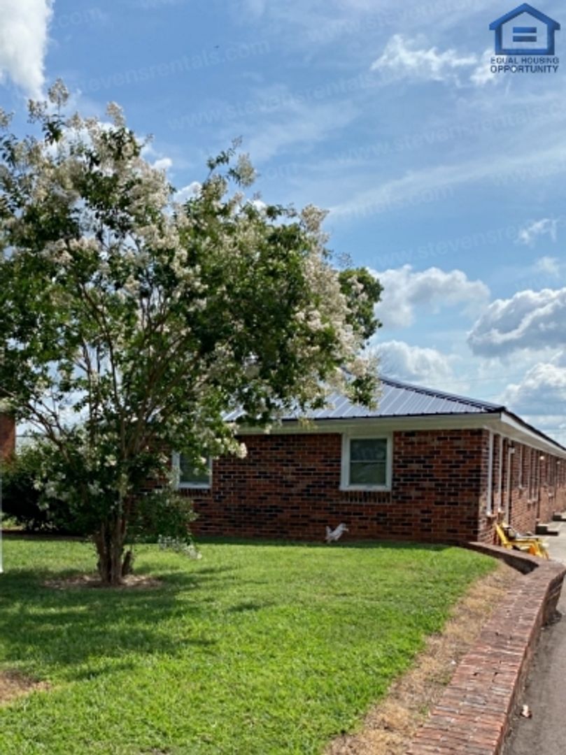 Mcminnville Apartment: 500 Skyline Dr