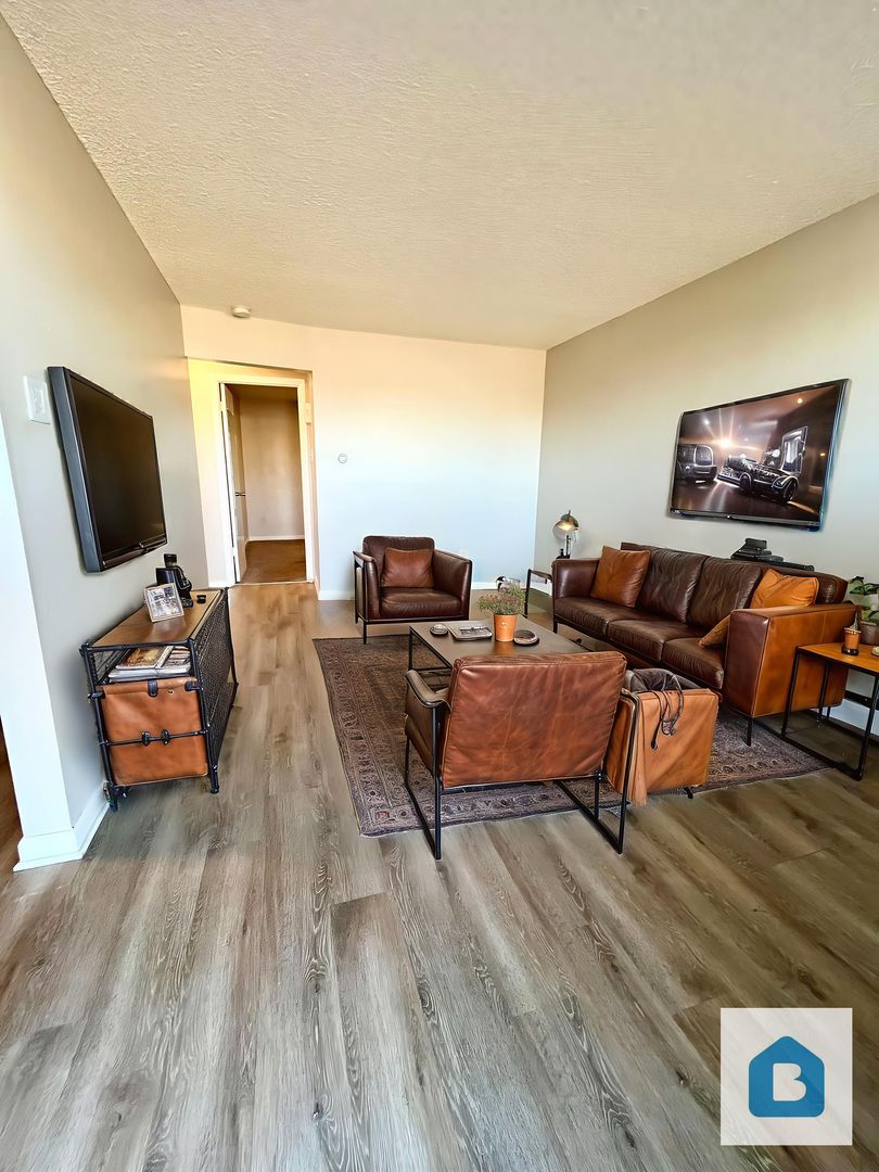 Pueblo Condo: 19 Amherst Ave. -