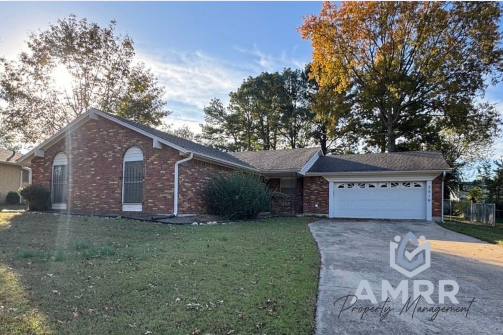Siloam Springs House: 2016 W Jefferson St