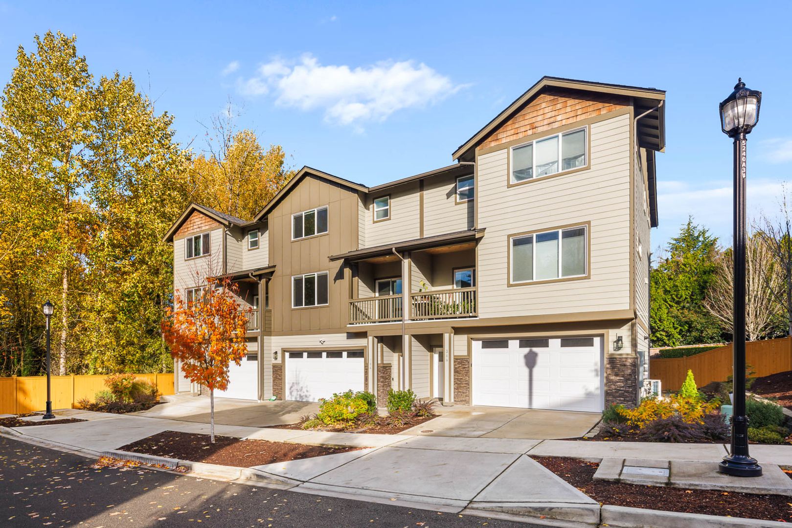 Renton Townhome: 304 S 48th Ct