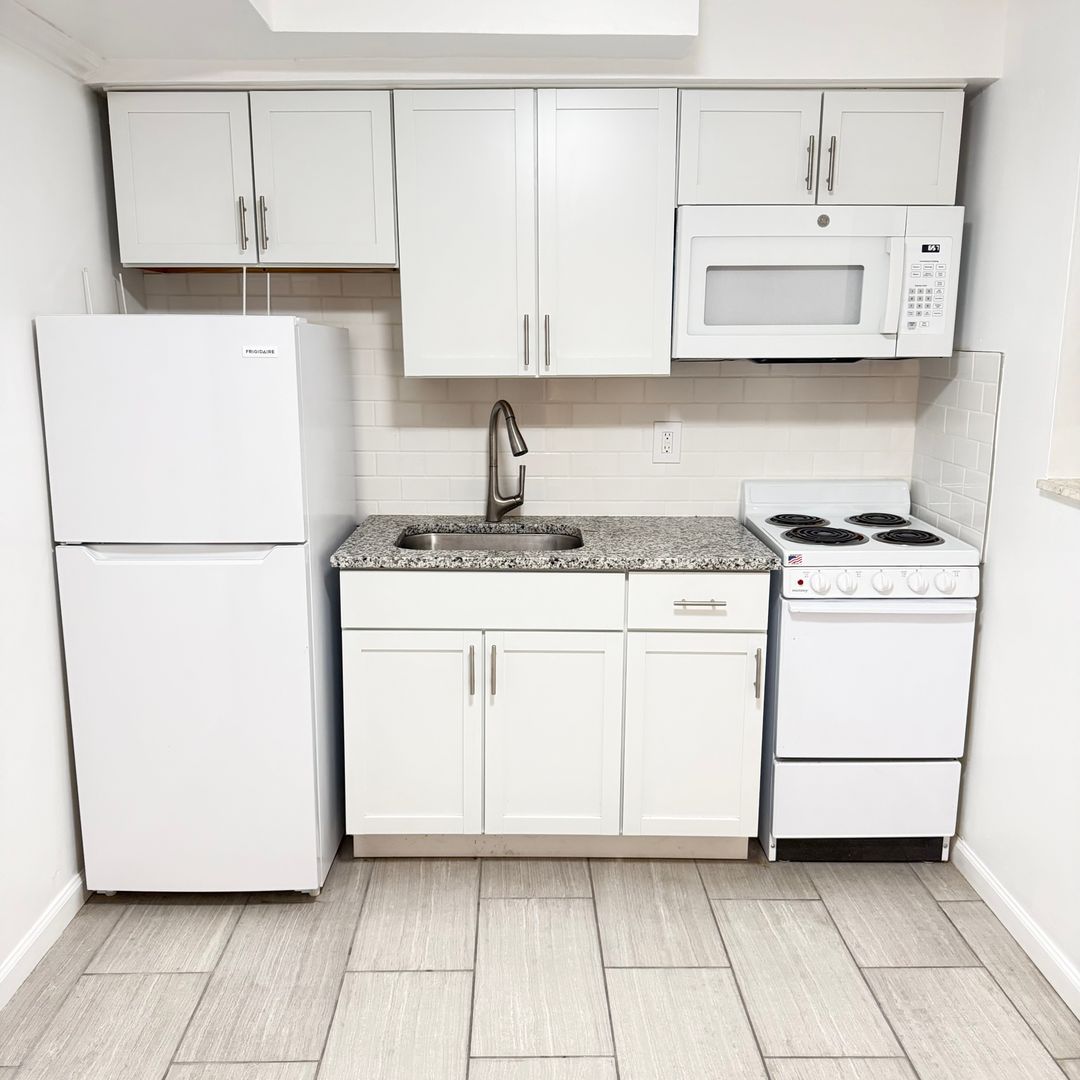 Lexington Condo: 334 S Broadway