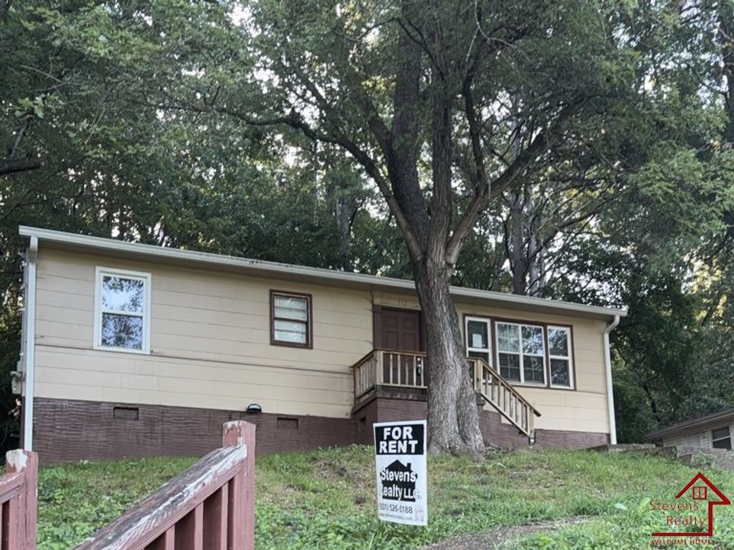 Rossville House: 712 Bronson St