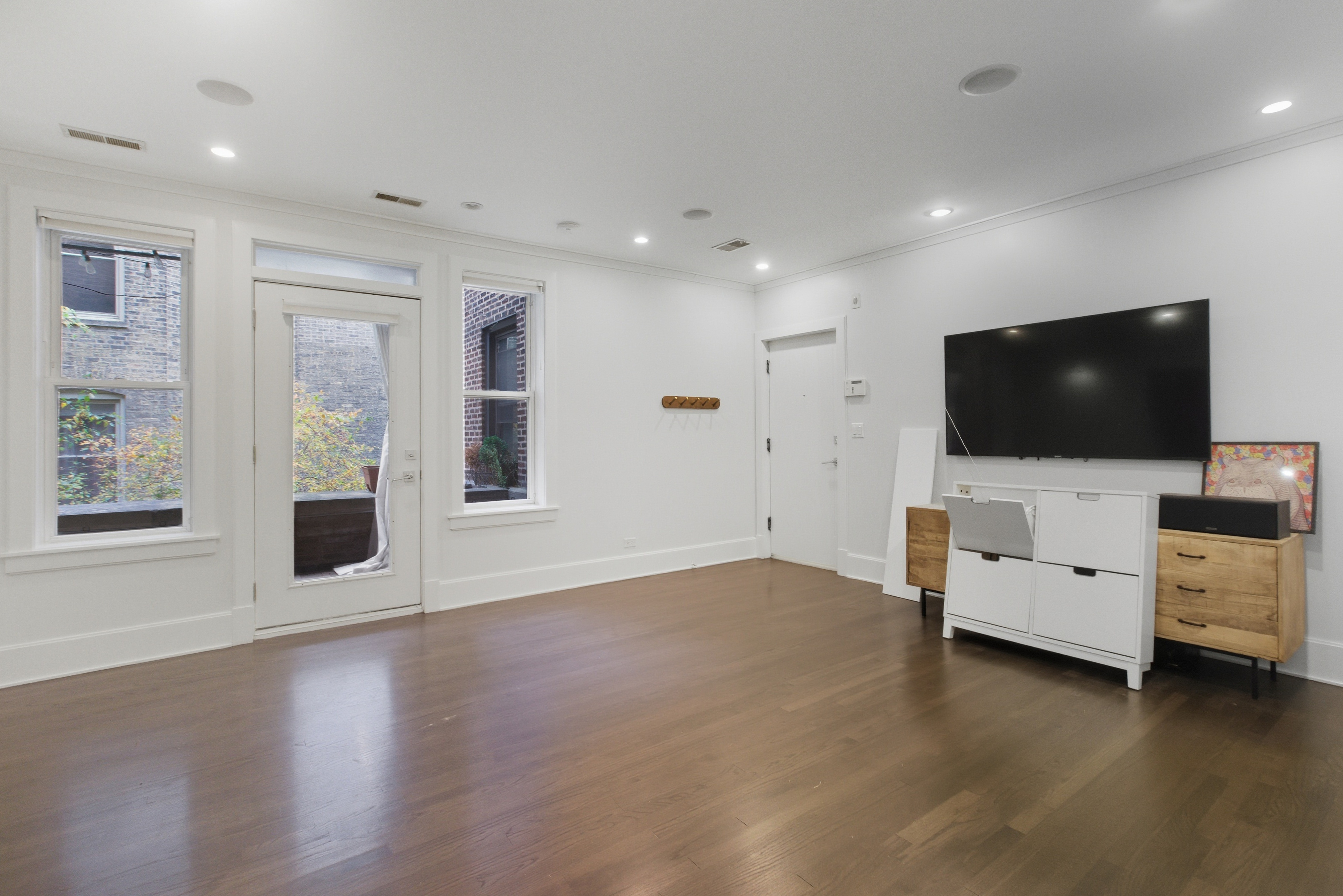 Chicago Condo: 643 W Roscoe St