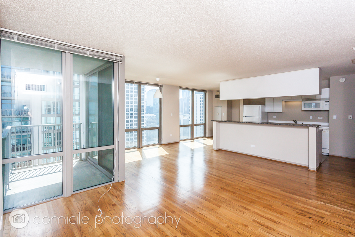 Chicago Condo: 2 E Erie