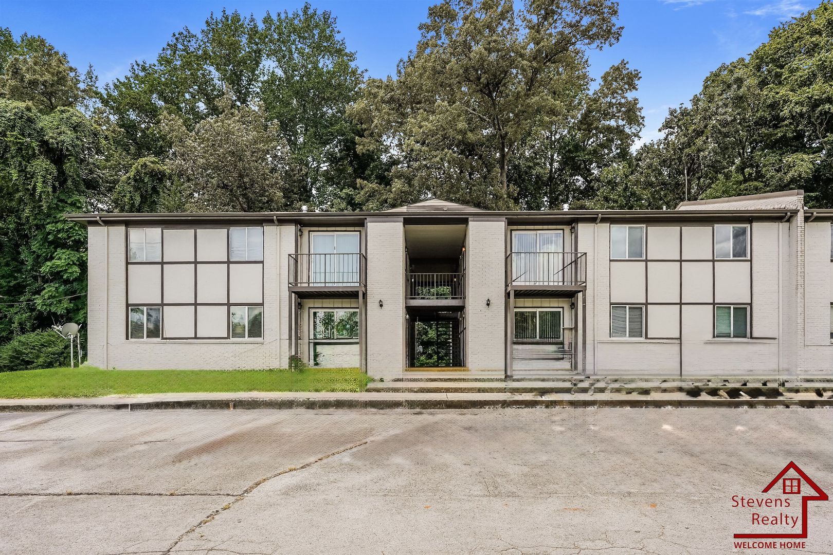 Mcminnville Apartment: 235 Vinewood Rd