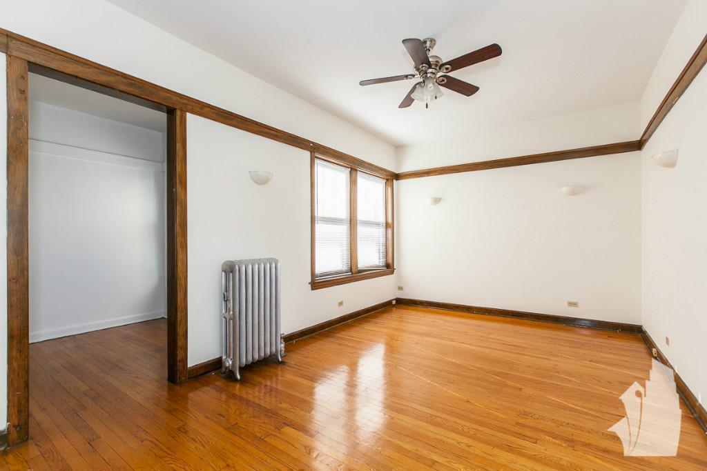 Chicago Condo: 816 W Waveland Ave
