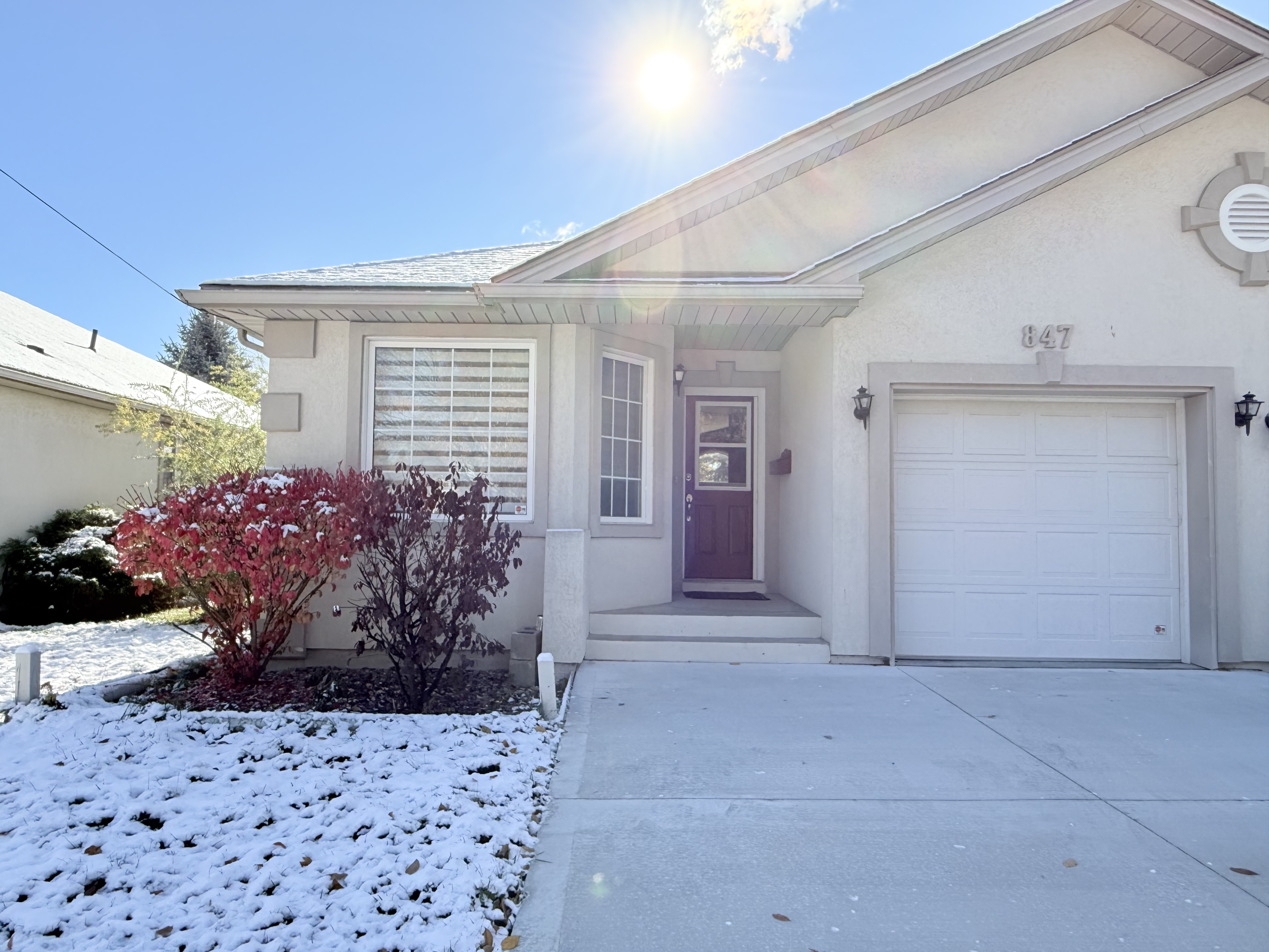 Windsor House: 847 Cousineau Rd