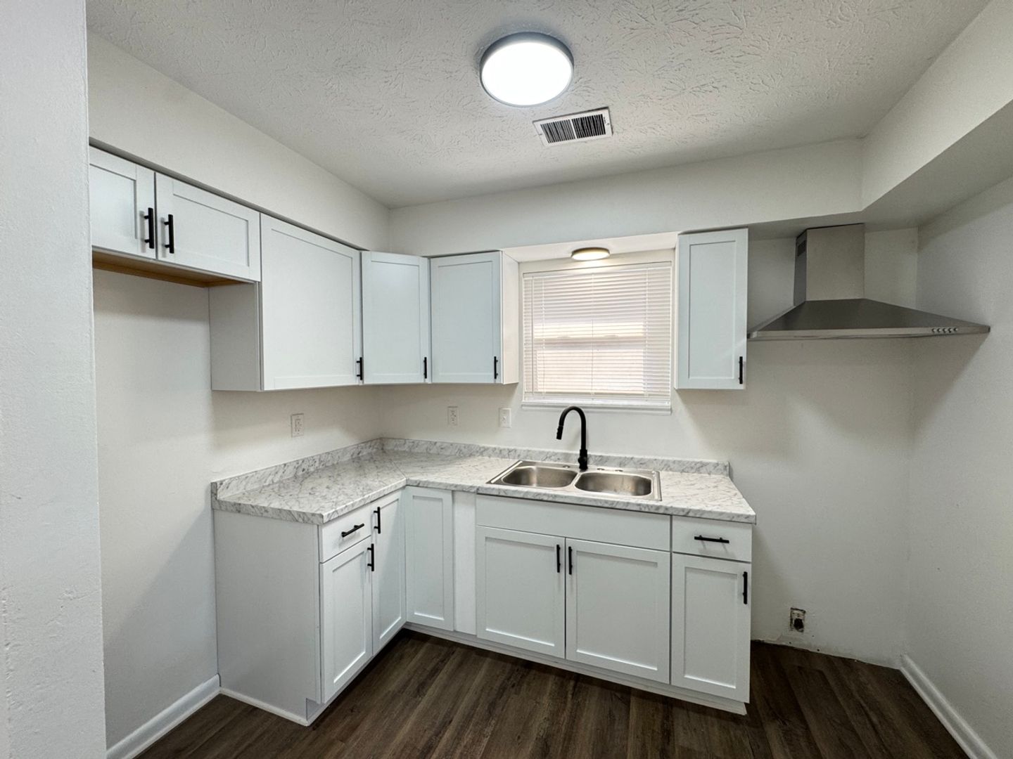 Lexington House: 2079 Laverne Ct (Z4)