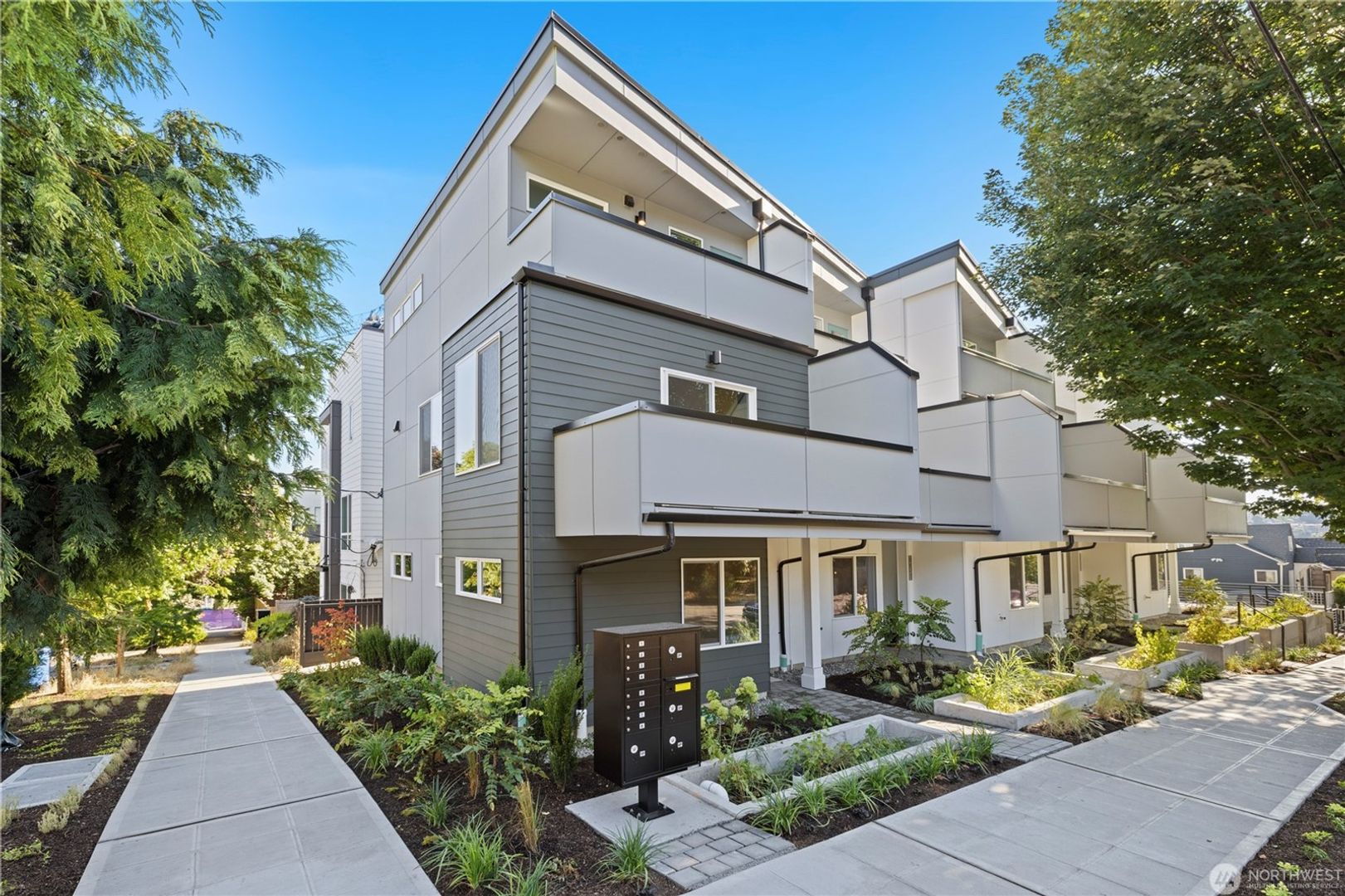 Seattle Townhome: 105 NW 39th Street
