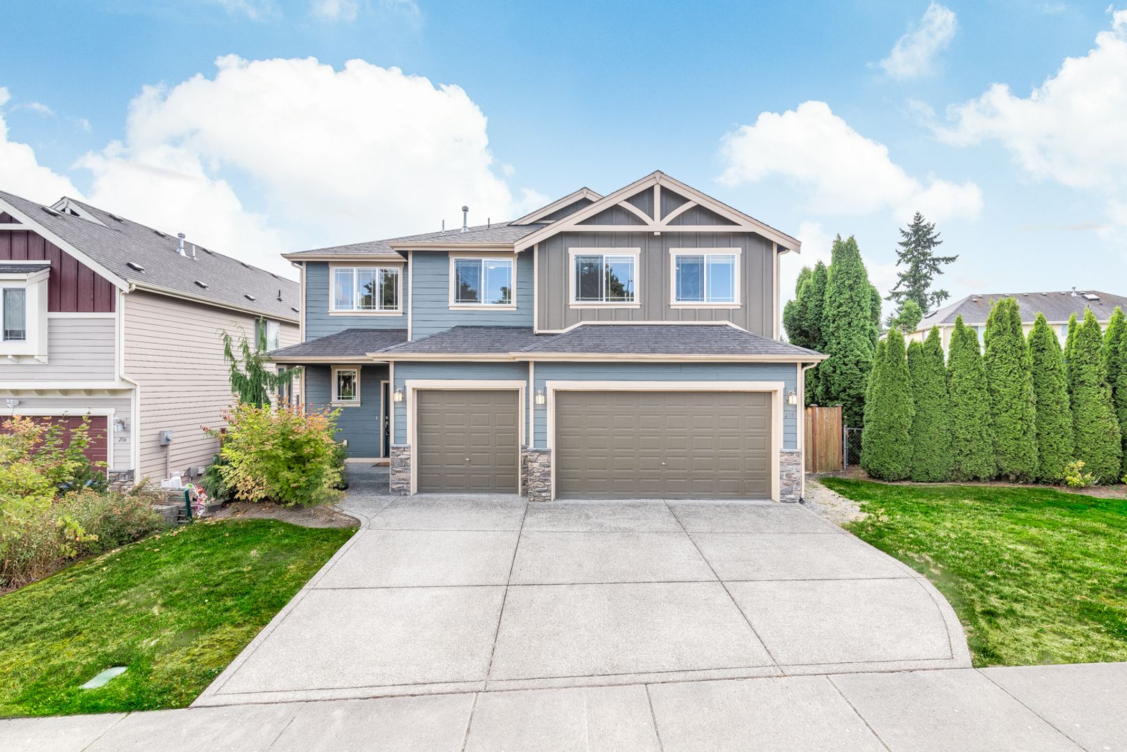 Lynnwood House: 210 205th Pl SW