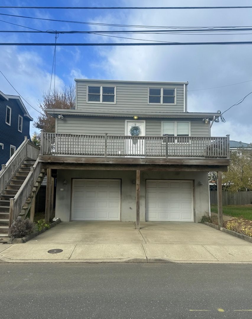 Highlands House: 32 Barberie Ave