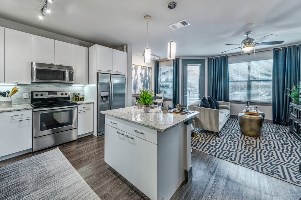 Houston Condo: 604 N. Eldridge Parkway