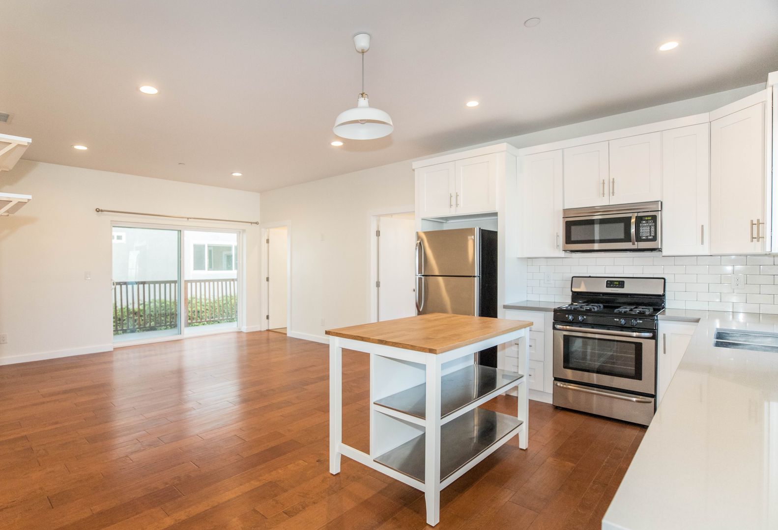 Los Angeles Condo: 6178 Aldama St.