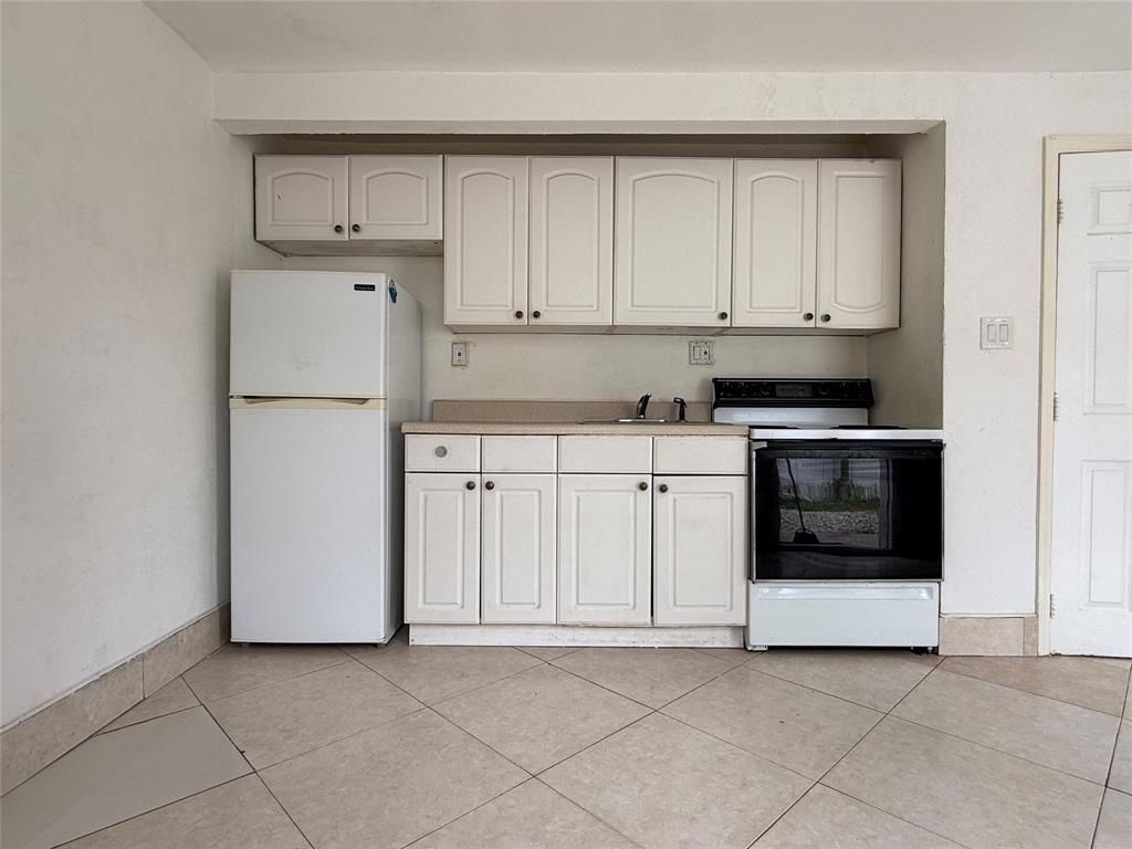 Hollywood Condo: 1624 Van Buren Street