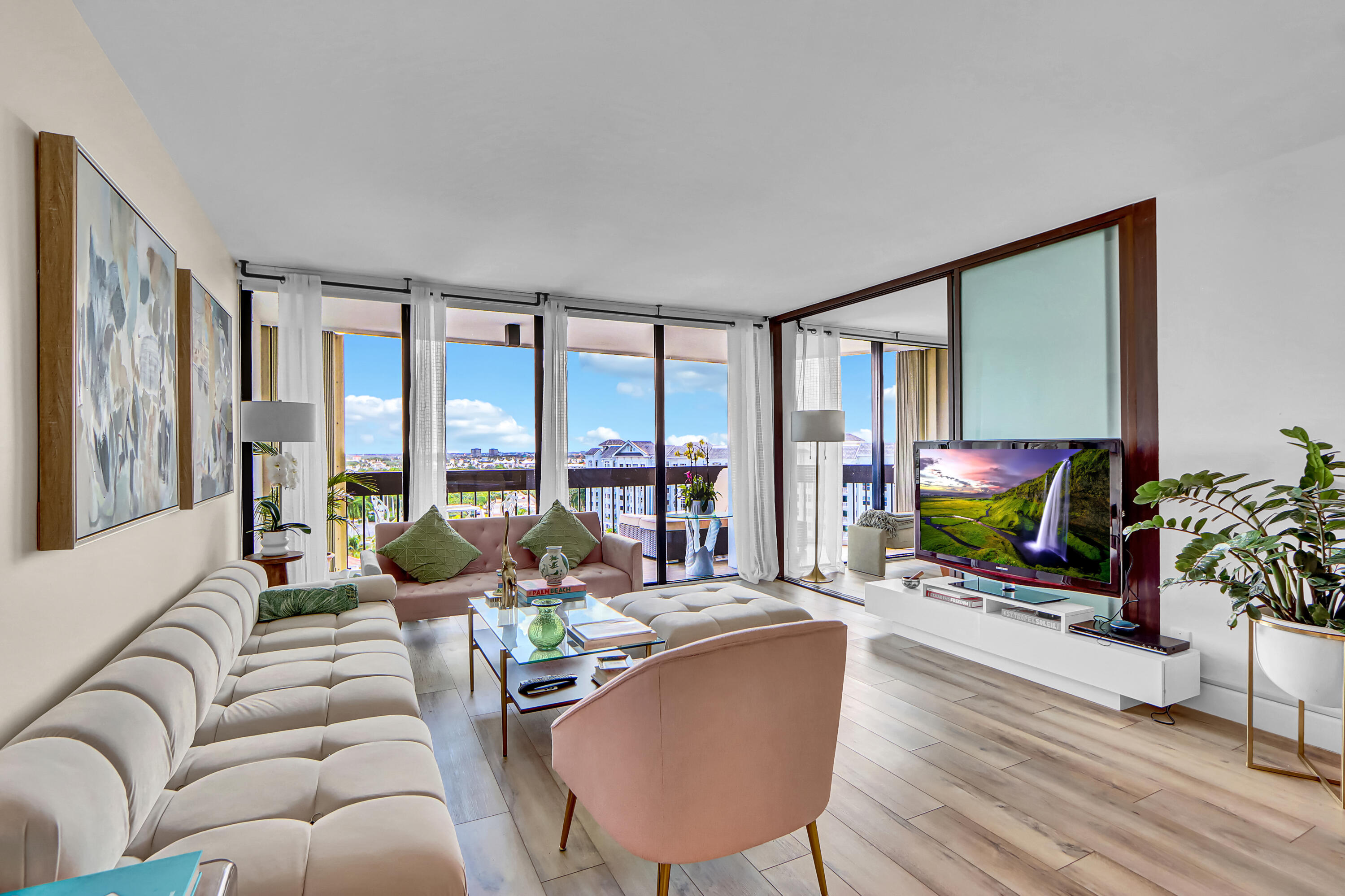 West Palm Beach Condo: 2000 Presidential Way