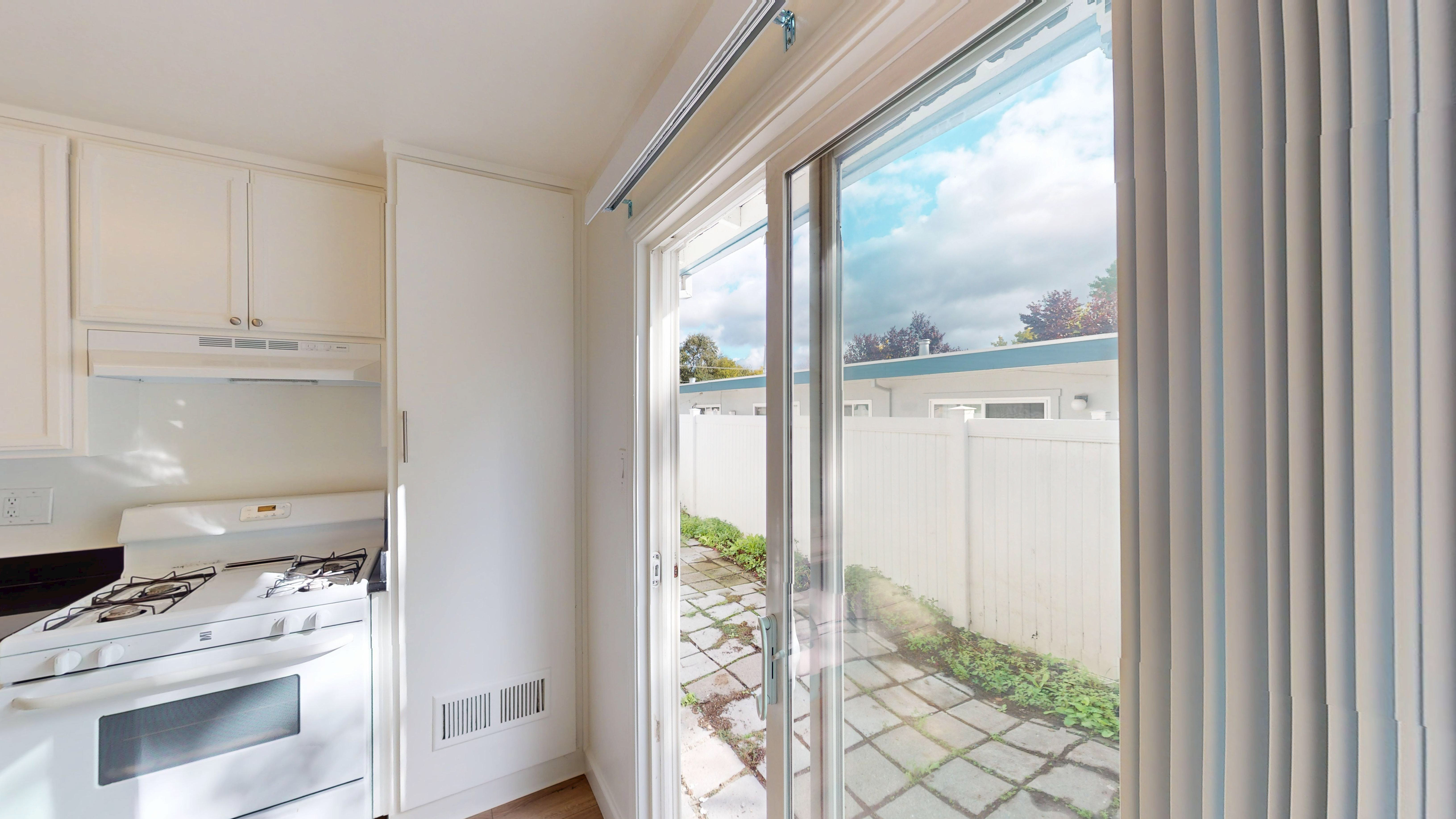 Glen Ellen Condo: 15415 Marty Dr