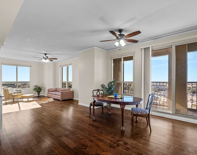 San Antonio Condo: 1 Towers Park