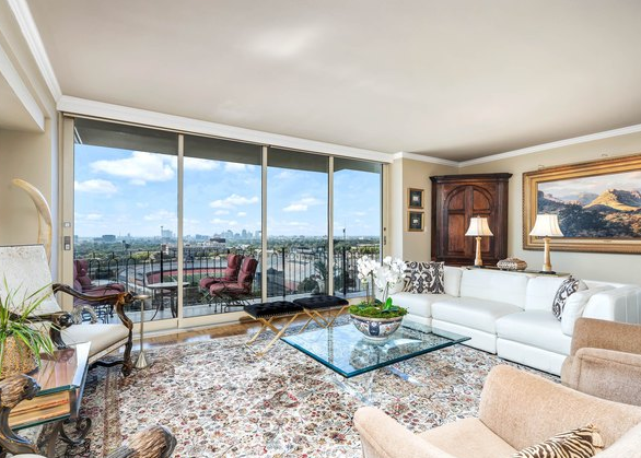 San Antonio Condo: 700 Hildebrand