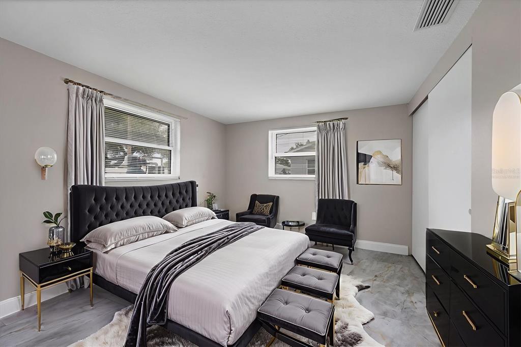 Venice Condo: 880 Queen Road