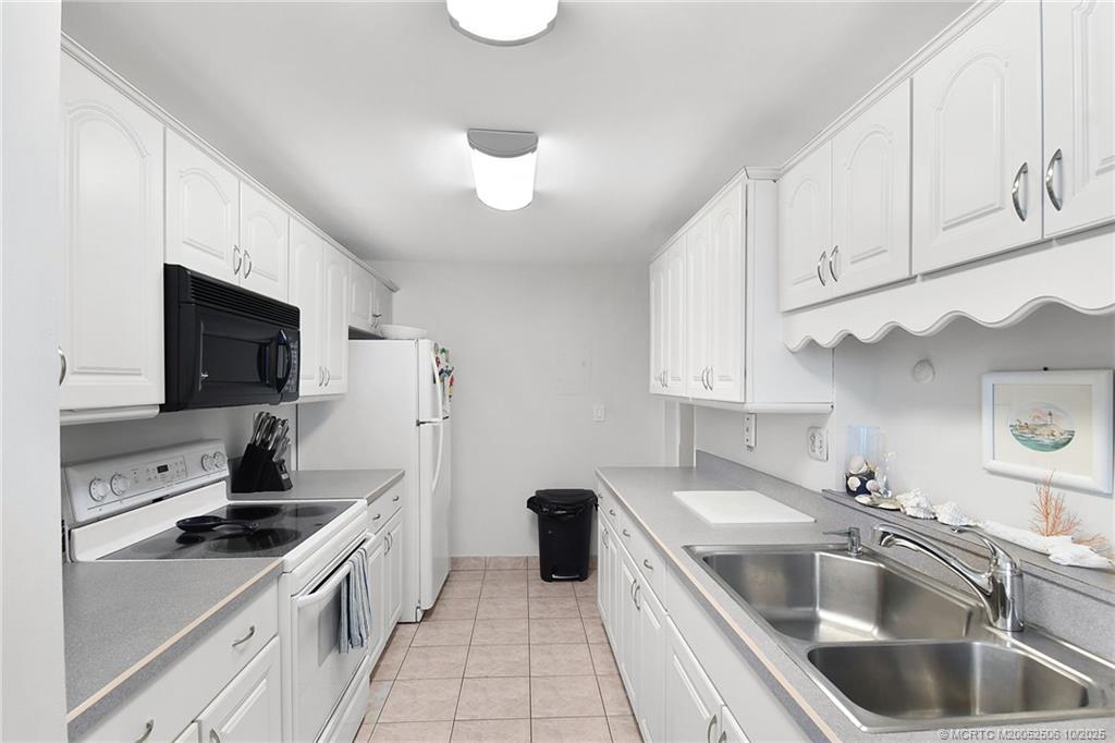 Jensen Beach Condo: 10044 South Ocean Drive