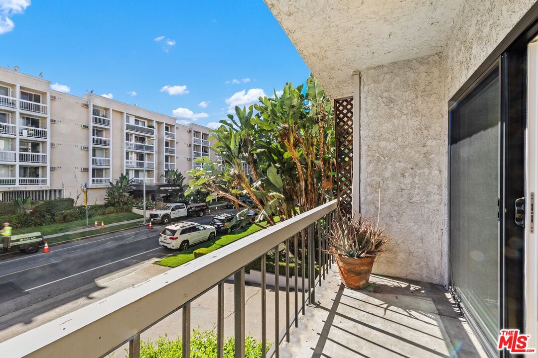 Los Angeles Condo: 1440 Veteran Avenue