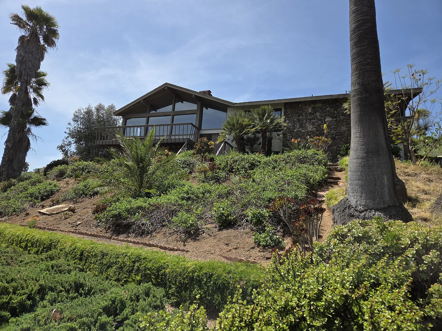 Escondido House: 2940 Sunset Hls