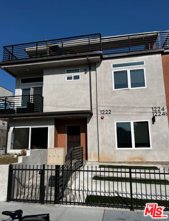 Los Angeles Condo: 1222 North Alexandria Avenue