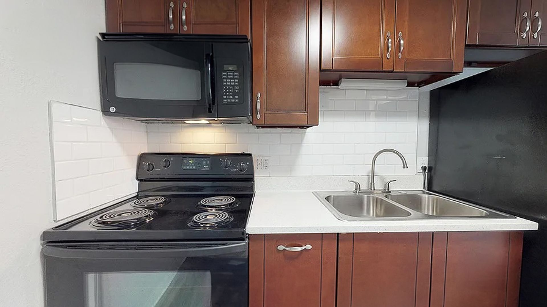 Aurora Apartment: 1436 Macon St